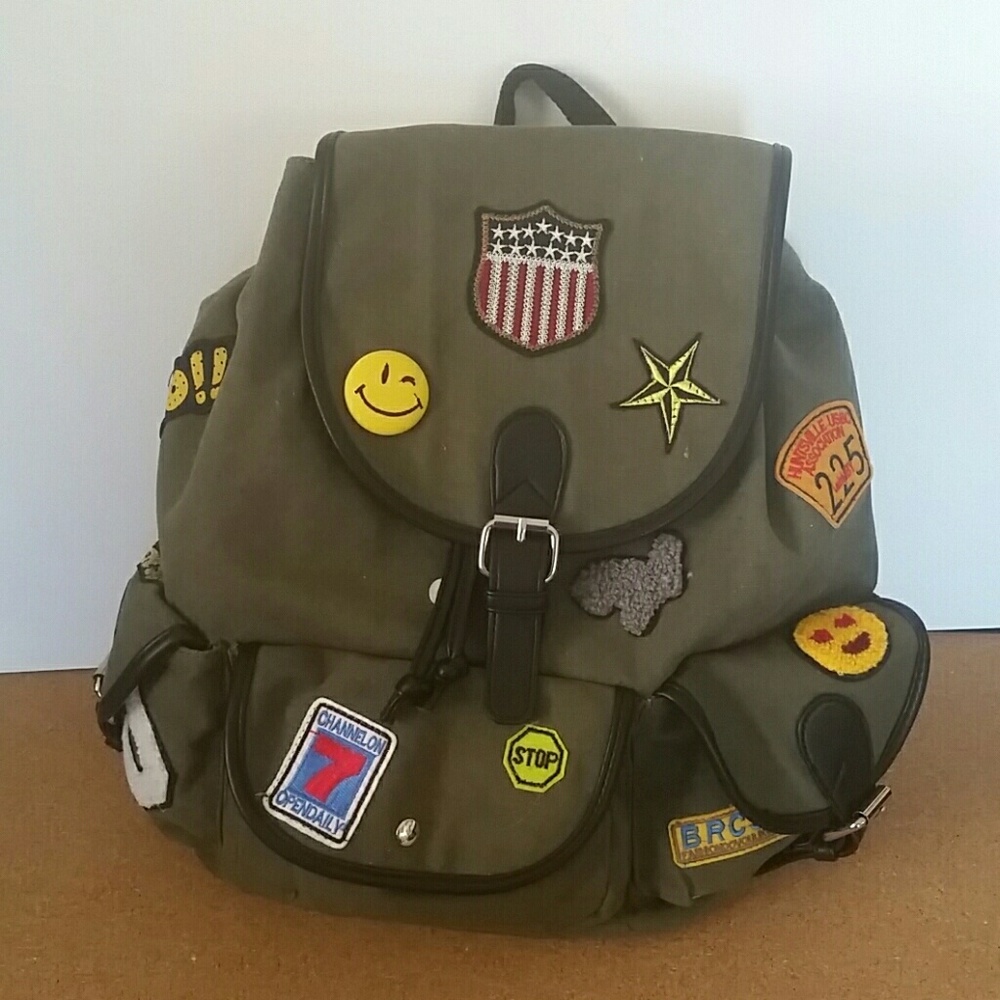 Canvas Olive Backpack / Mochila de lona.
